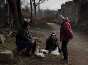 《赶集满载归 歇脚享闲时》