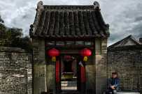 闭目守祠   千年不变